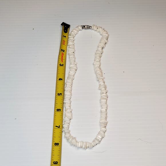 Vintage White Puka Shell Chip Beaded Necklace Barrel Closure 16" Retro - Picture 4 of 4